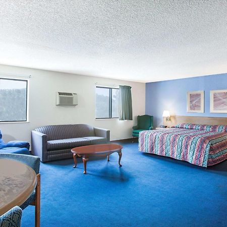 Super 8 By Wyndham Hot Springs Hotel Luaran gambar