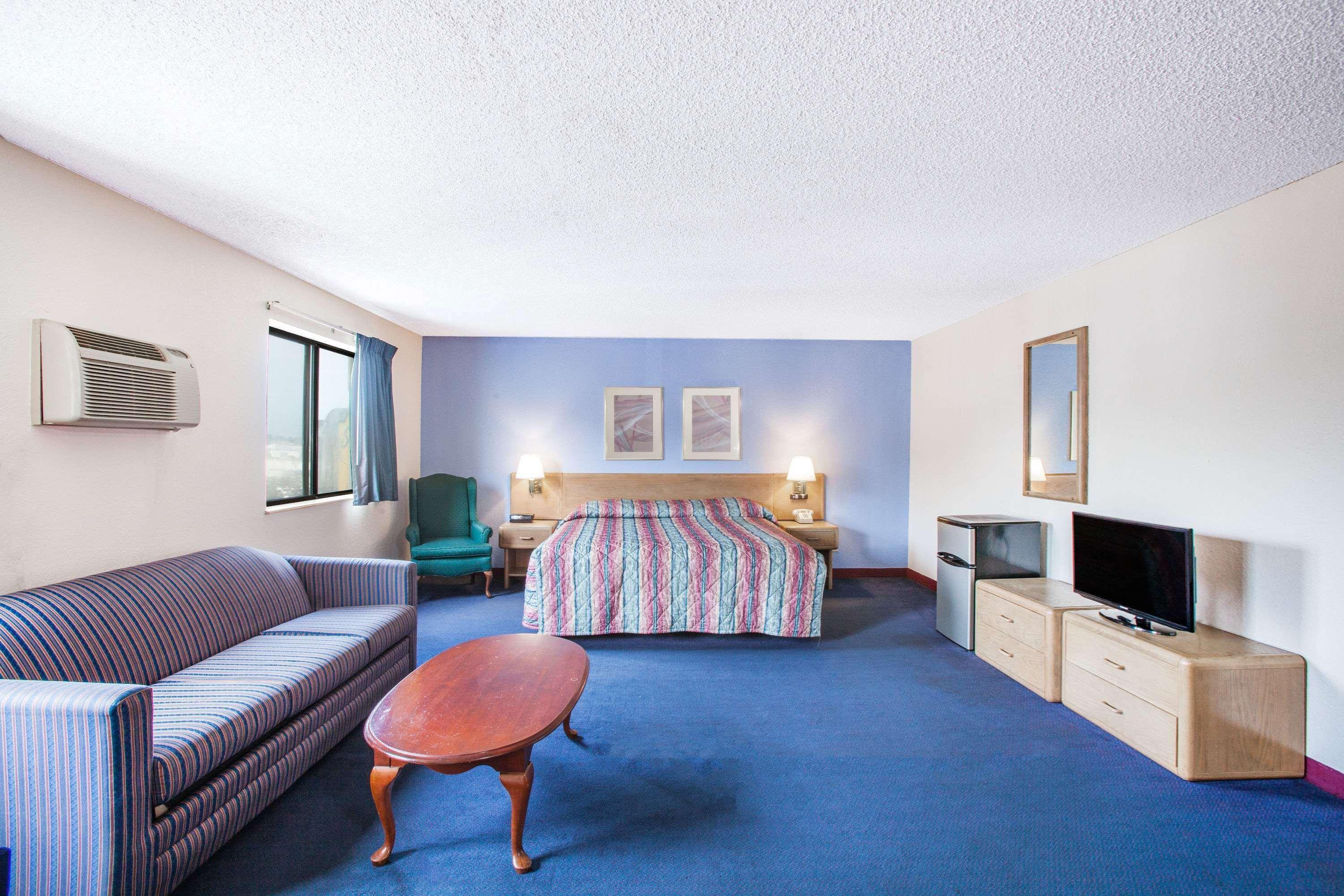 Super 8 By Wyndham Hot Springs Hotel Luaran gambar