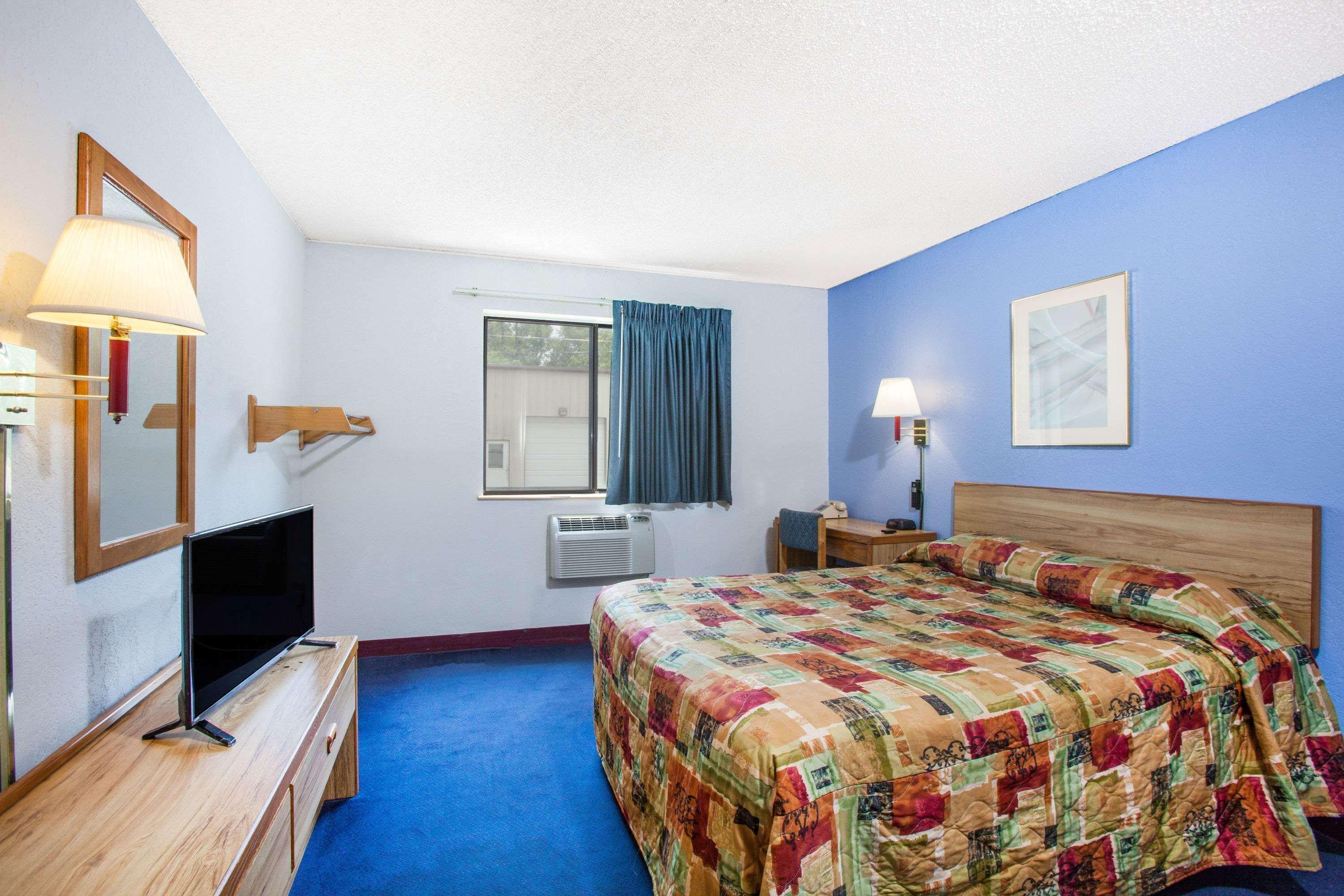 Super 8 By Wyndham Hot Springs Hotel Luaran gambar