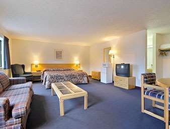 Super 8 By Wyndham Hot Springs Hotel Bilik gambar