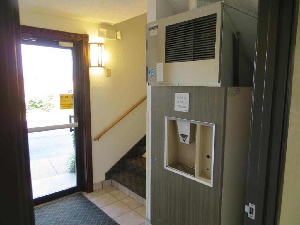 Super 8 By Wyndham Hot Springs Hotel Luaran gambar