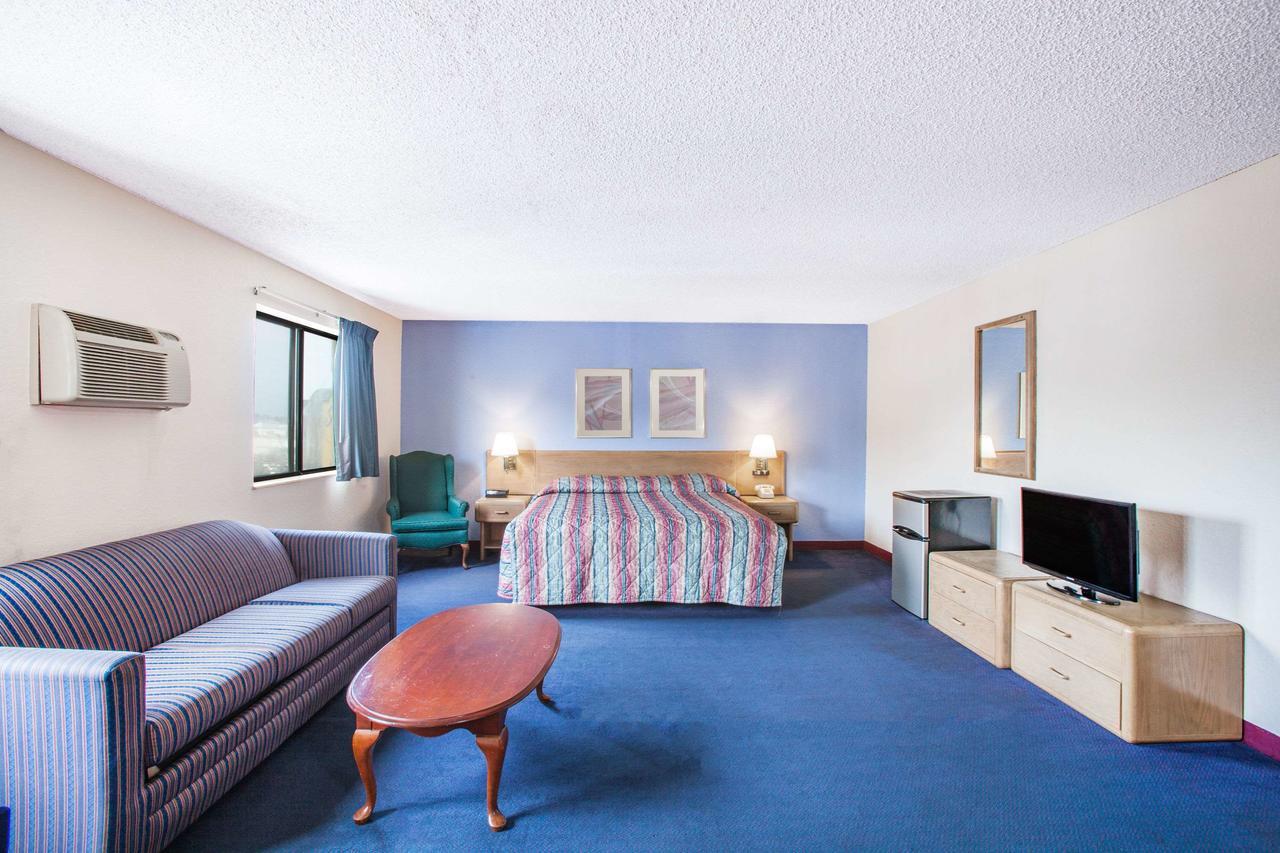 Super 8 By Wyndham Hot Springs Hotel Luaran gambar